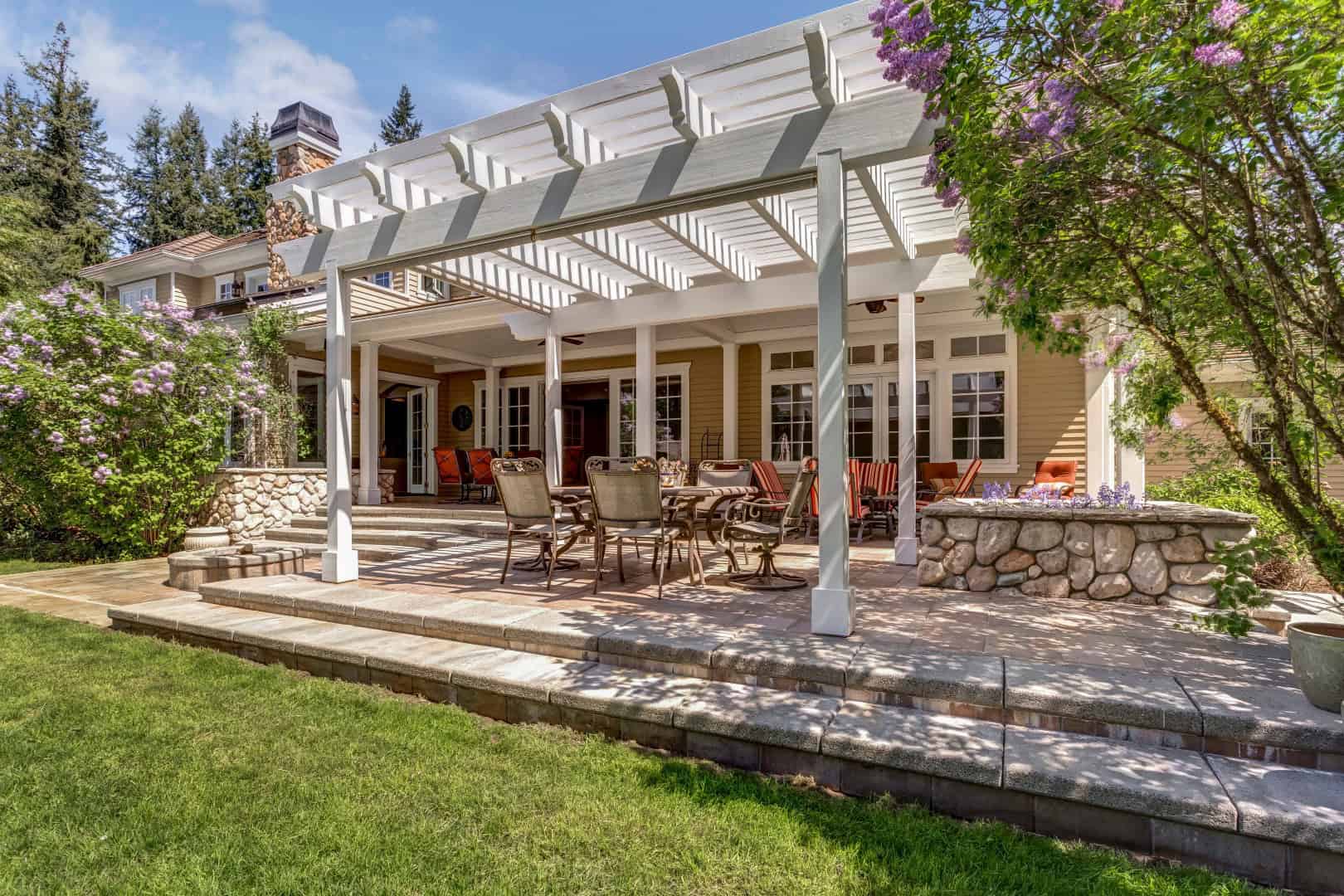 Are Covered Outdoor Areas Worth It for Hospitality Businesses? 1 indigoverandas 213791891